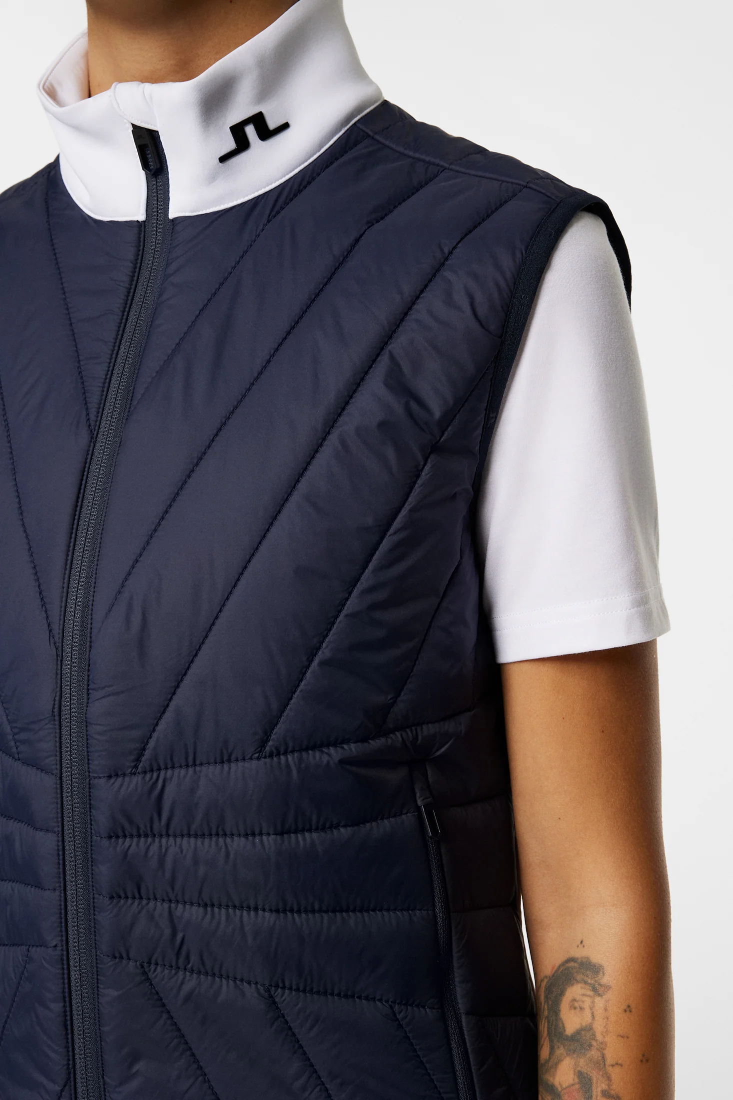 Holma Quilt Hybrid Vest / JL Navy - Image 7