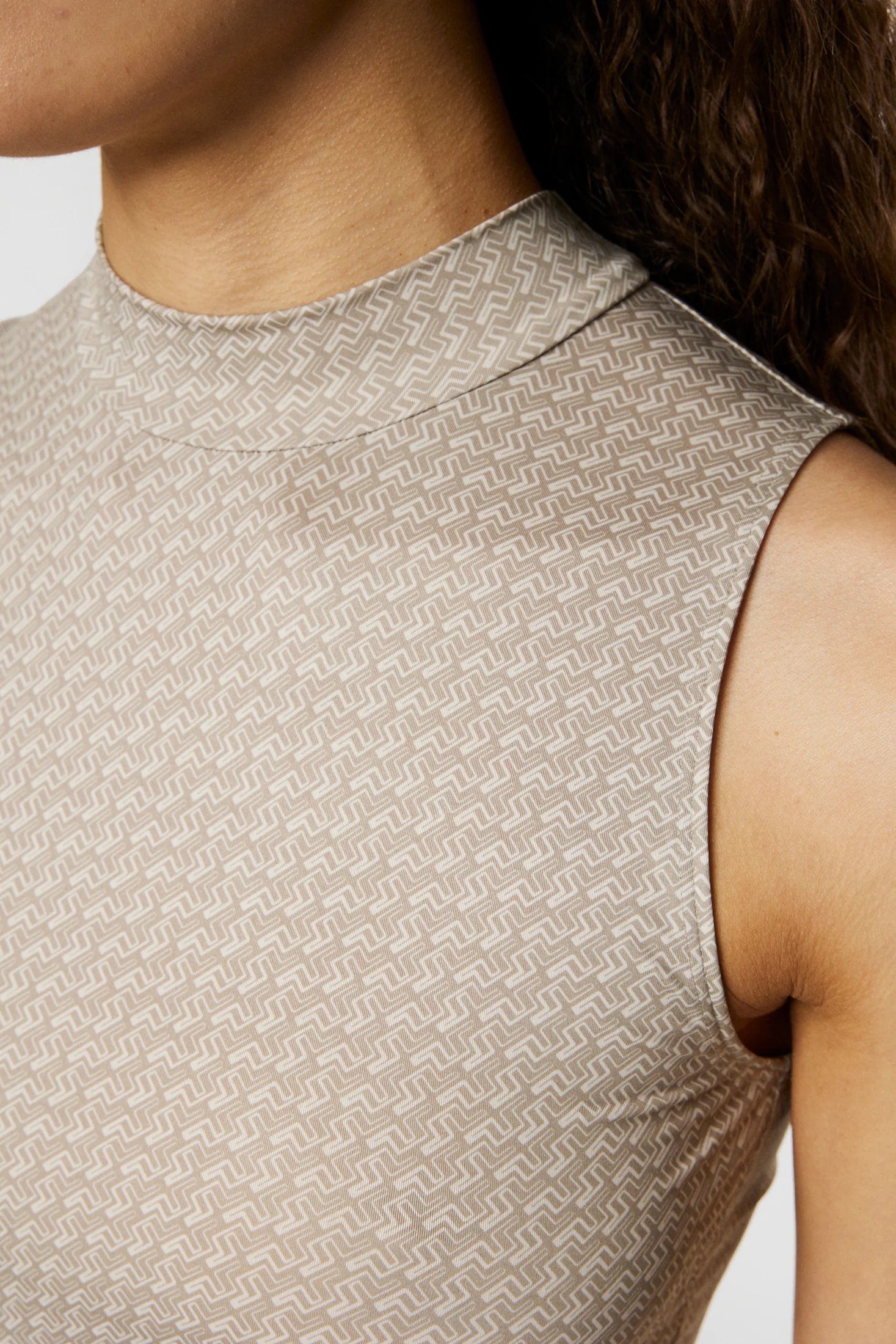 Siana Sleeveless Top / Shadow Bridge Khaki S - Image 6